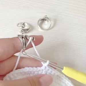 Adjustable Knitting Loop
